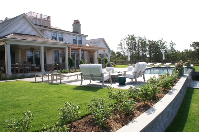 Luxury outdoor living space with pool, pergola and patio built by Chilton Development