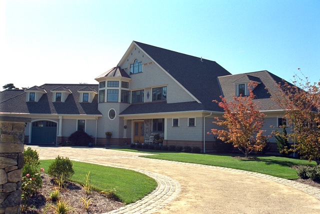 Wilder Residence — shingle-style home with circular cobblestone drive built by Chilton Development
